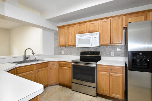 Building Photo - 436 NW 50th Blvd. (Monticello at Millpond)