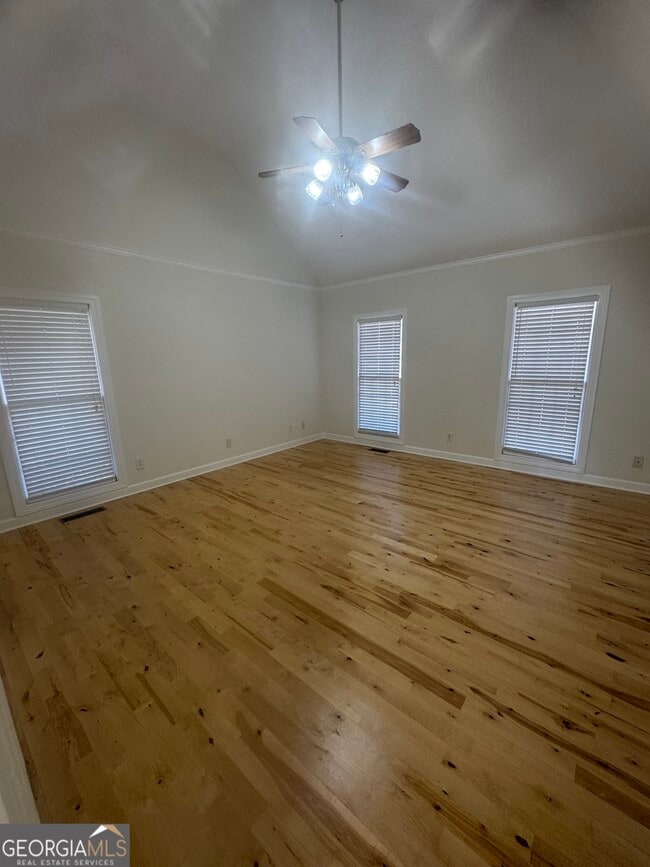 Building Photo - 735 Bearslide Hollow