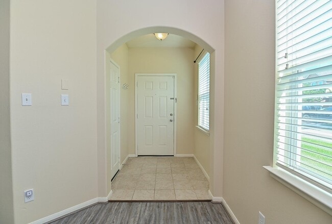 Building Photo - 14511 Roaring Fork Ln
