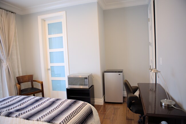 Building Photo - 1215 Altamead Dr