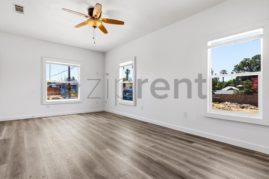 Building Photo - Unit