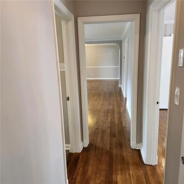 Building Photo - 1049 Ormewood Ave SE