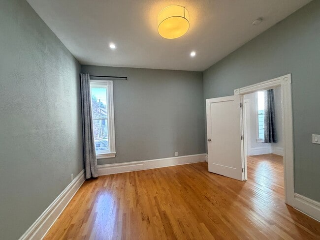 Building Photo - 1224-1226 Campbell St