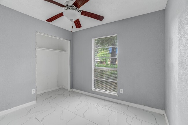 Building Photo - 14618 Flair Dr