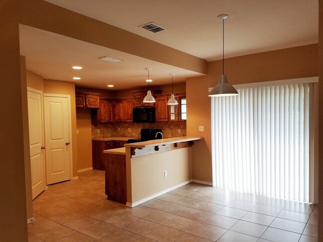 Building Photo - Lindale-Charming 2 Bedroom, 2 Bath House w/Garage!