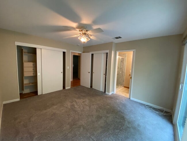 Building Photo - Well maintained 3 bed 2 bath home in Thousand Oaks neighborhood available!