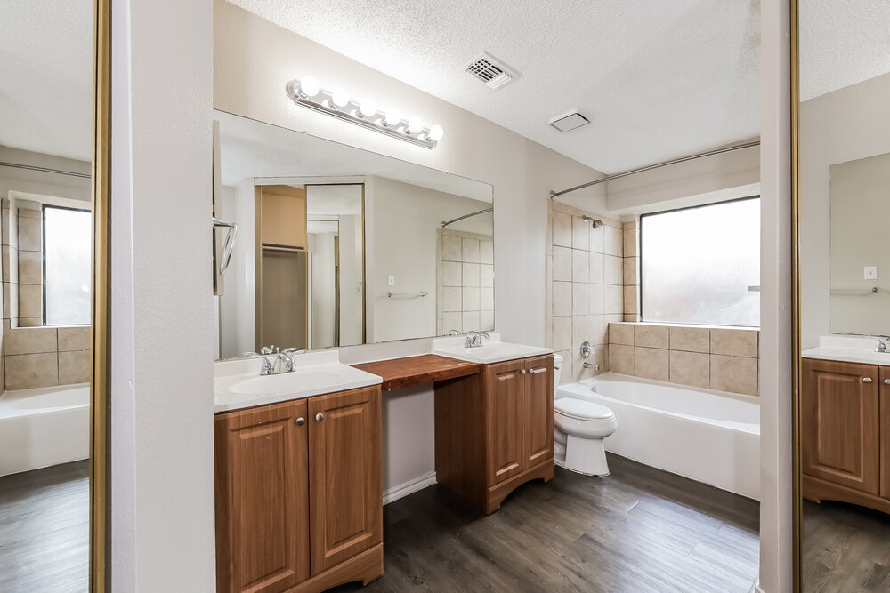 Building Photo - 6209 Mercedes Dr