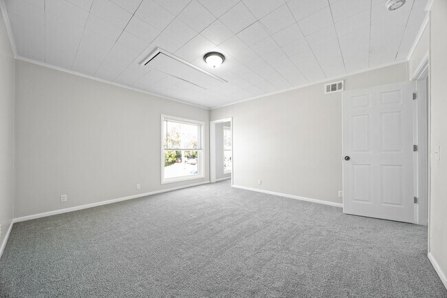 Building Photo - 801 W 26th St