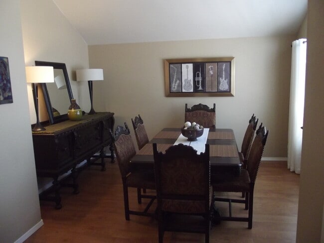 Building Photo - NIce Home