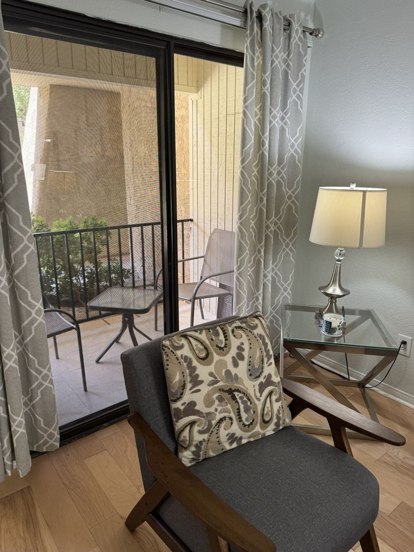 Building Photo - 2801 Los Felices Cir E