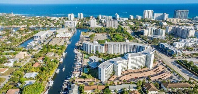 Building Photo - 2731 NE 14th Street Causeway