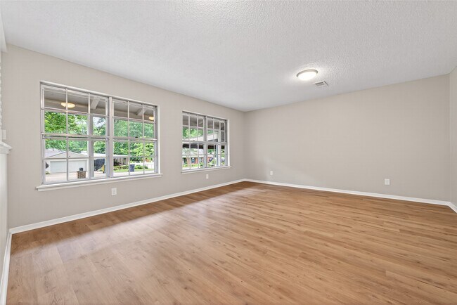 Building Photo - 315 Hollywood Dr