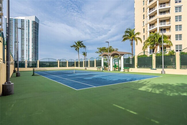 Building Photo - 848 Brickell Key Dr