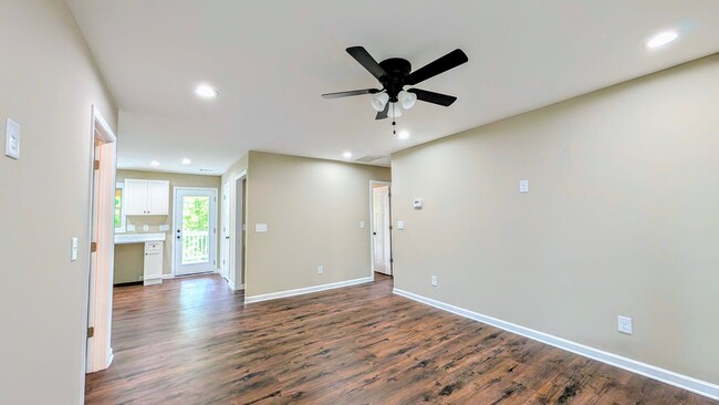Building Photo - Newly Renovated | Upstairs Duplex | Minute...