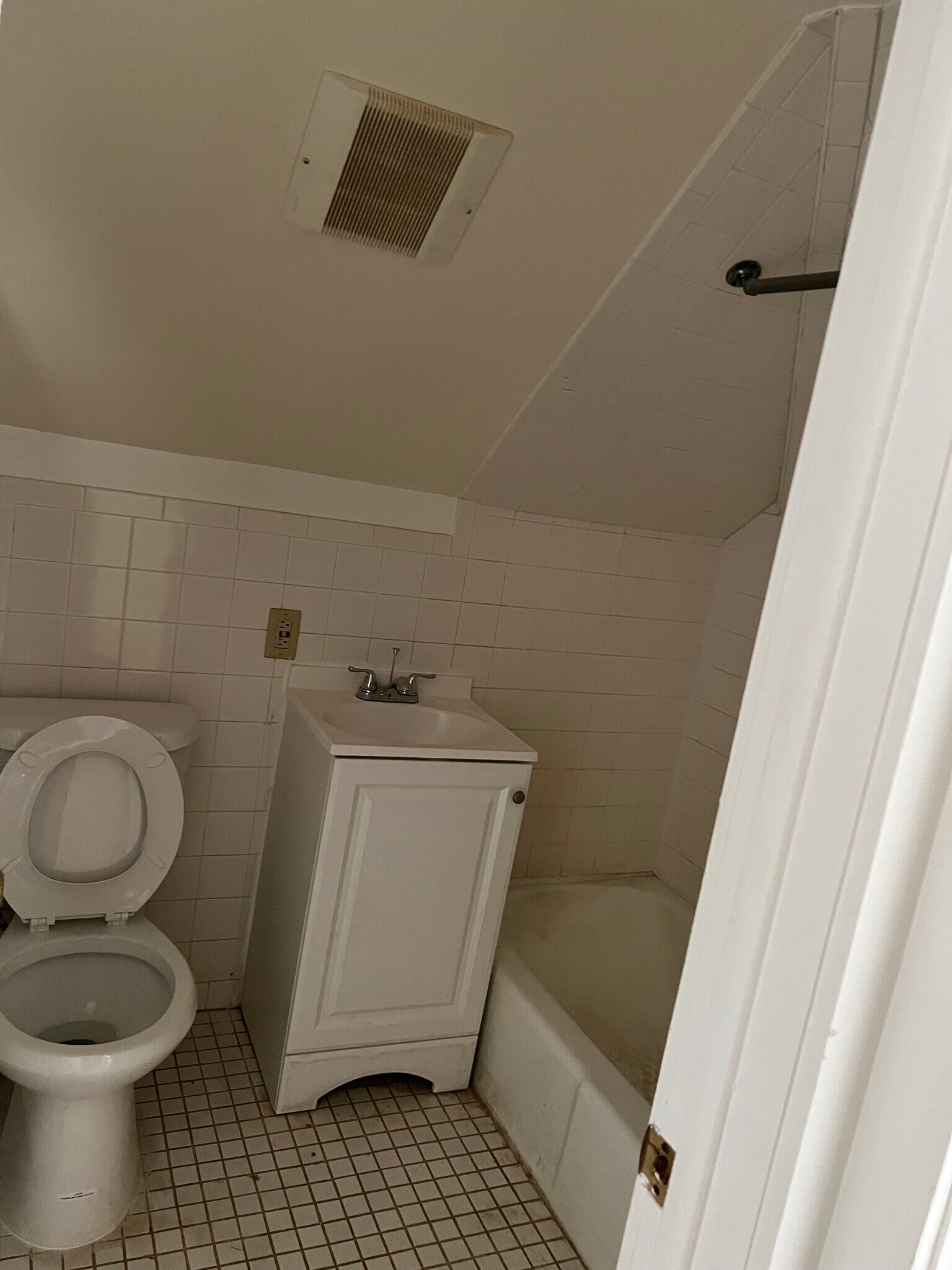 Building Photo - 54 Ashwood Ave