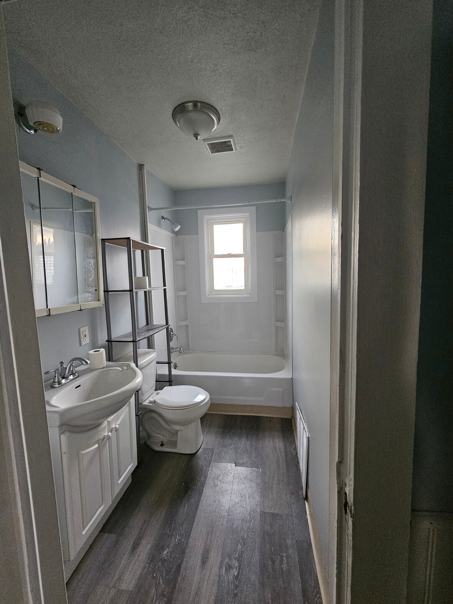 Building Photo - 315 W Thomas St