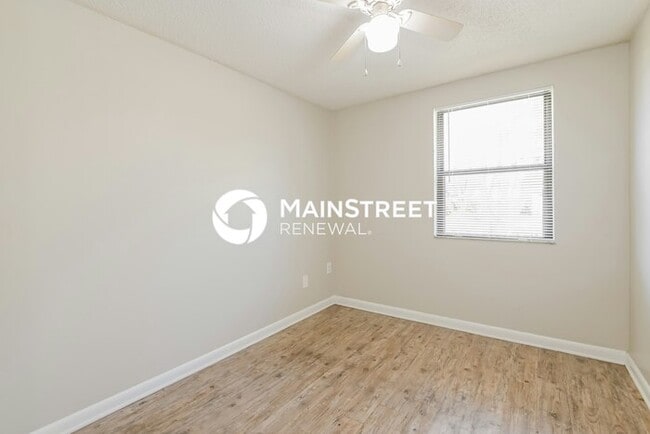 Building Photo - 4 Bedroom Pet-Friendly Home in Jacksonville, FL with Main Street Renewal