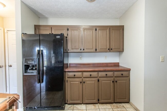 Building Photo - 105 Shara Dr