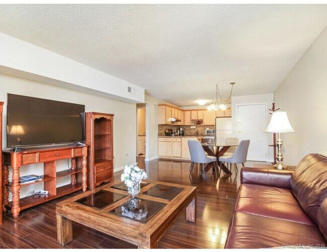 Building Photo - 2320 Harbor View Dr
