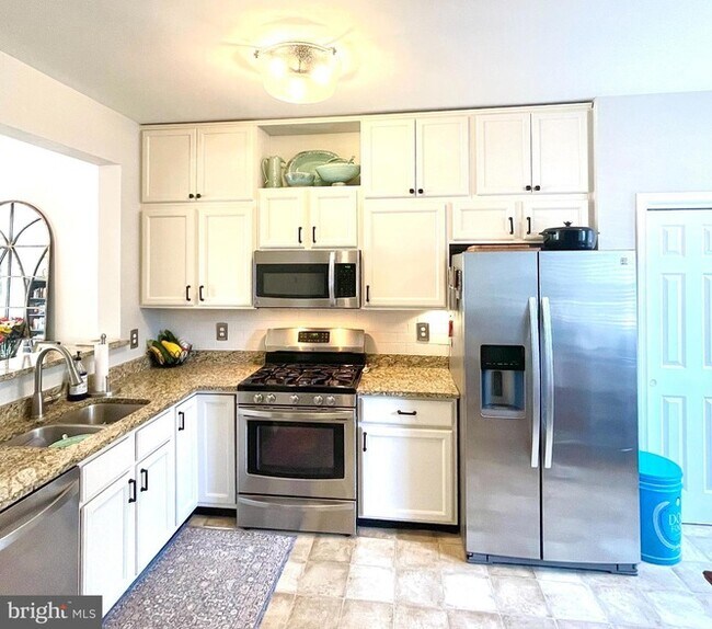 Building Photo - 11471 Heritage Commons Way