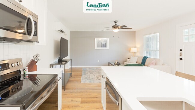 Building Photo - 425 N Rosemont Ave