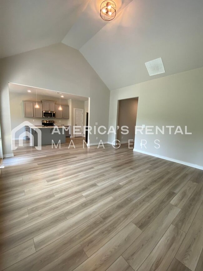 Building Photo - Home for Rent in Weaver, AL!!! Available to View Now!!