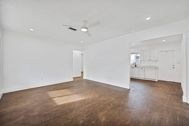 Building Photo - 238 SW 7th St