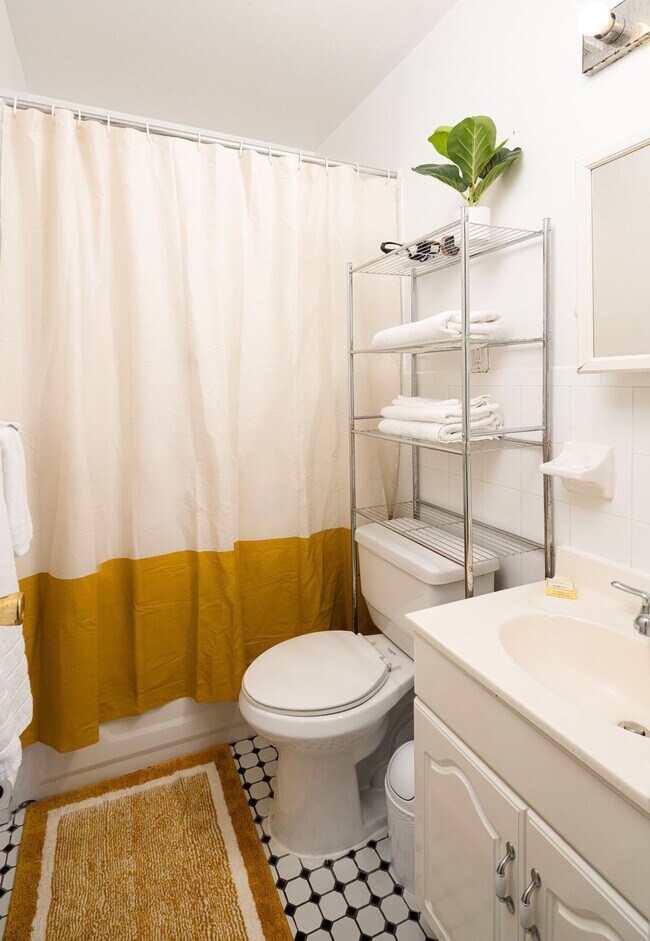 Building Photo - 187A 6th Ave