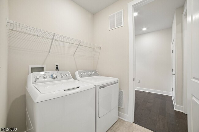 Building Photo - 25 Stone Ct