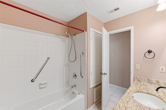 Building Photo - 8819 Kindlewood Dr