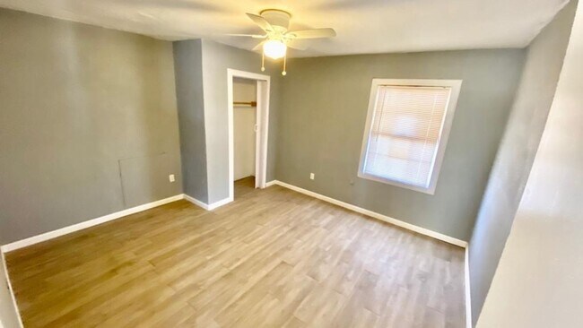 Building Photo - Handyman Special $99 Move in + Admin Fee /...