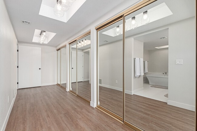 Building Photo - 8175 E Del Cuarzo Dr