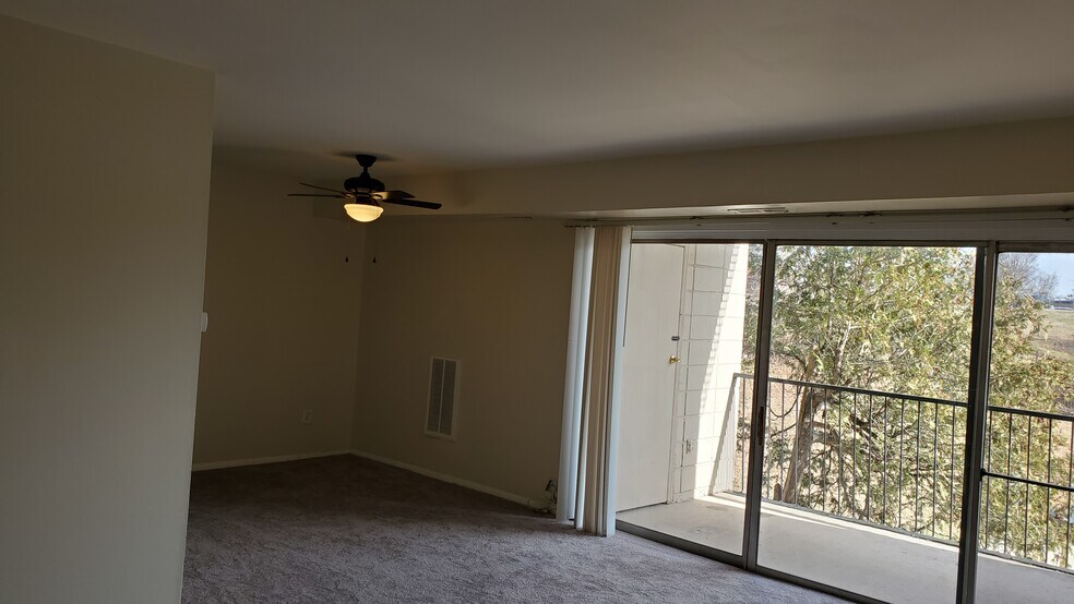 Building Photo - 7700 Arehart Dr
