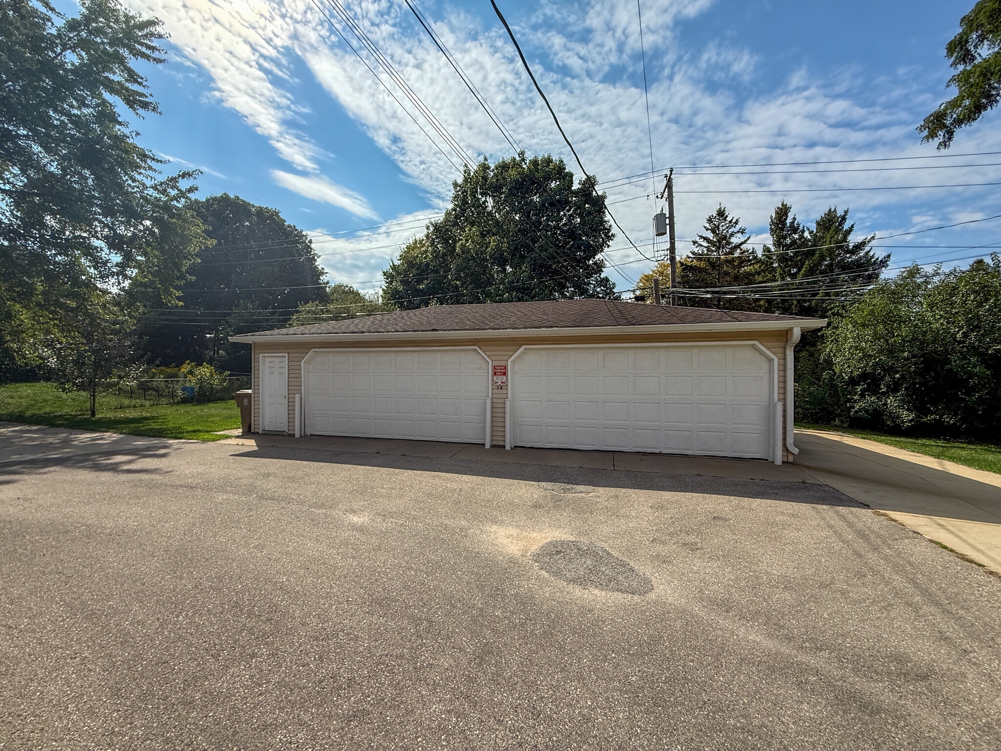 Building Photo - 426 Rushmore Ln