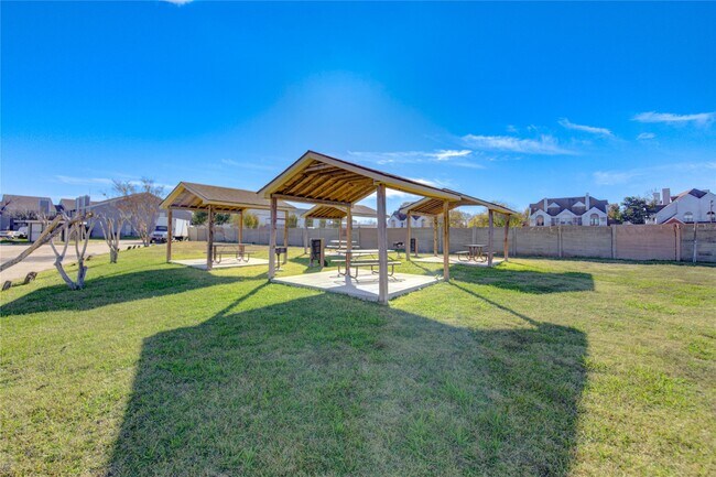 Building Photo - 12500 Sandpiper Dr