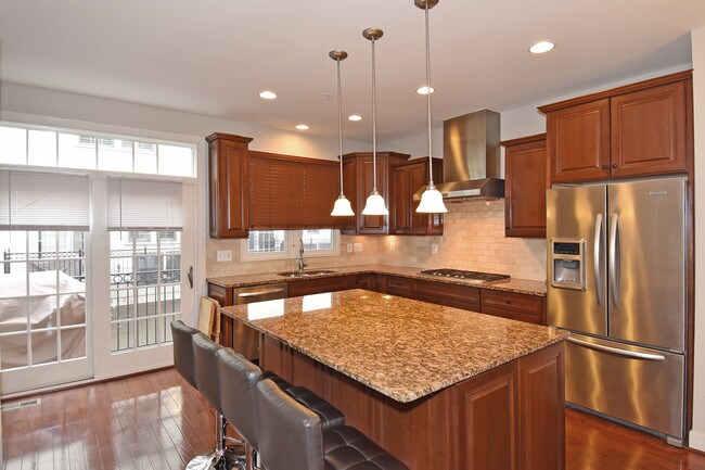 Kitchen - 4531 Westhall Dr