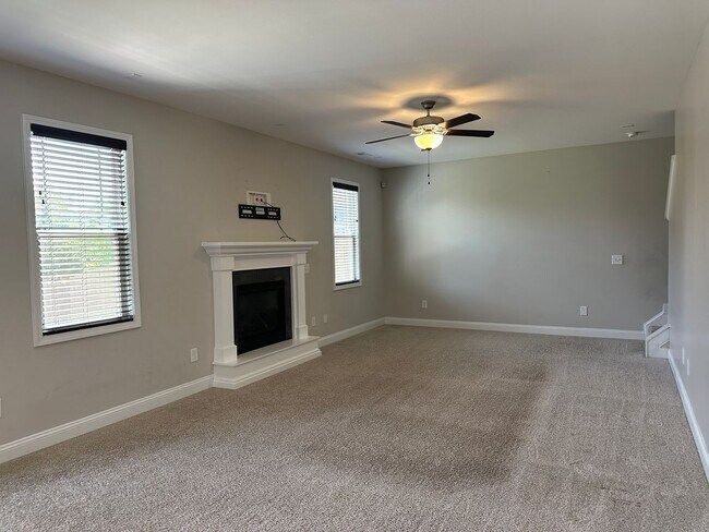 Building Photo - 5233 Debut Ave