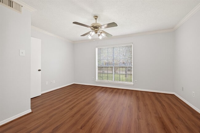 Building Photo - 19531 Woodglen Dr