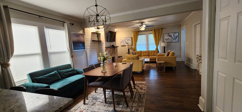 Building Photo - Room in House on Donnelly Ave SW