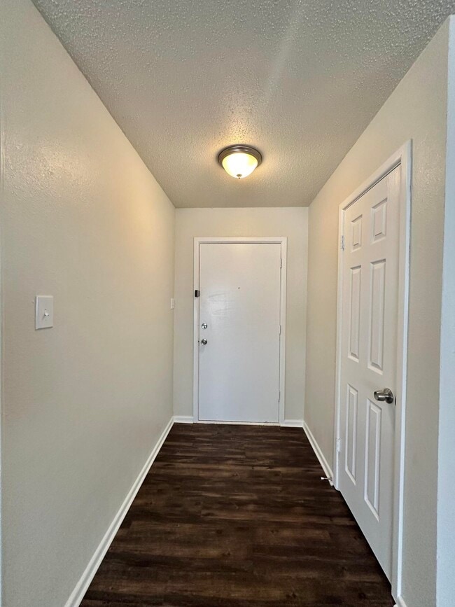 Building Photo - 1509 Elkhart Ave