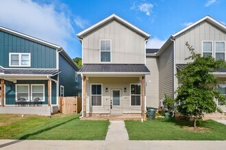 Building Photo - Duncan St Duplex