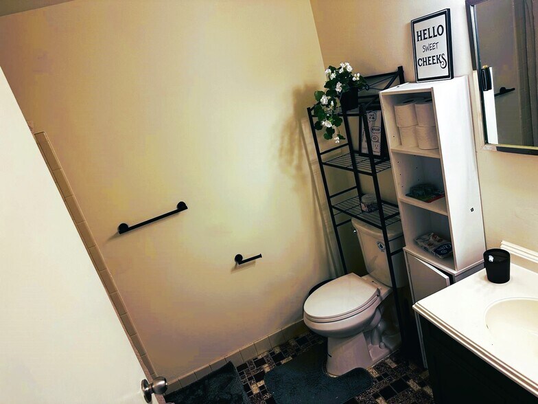 Bathroom 2 - 1424 Country Mill Dr