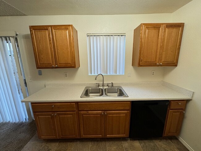 Building Photo - 1039 W Lincoln Ave