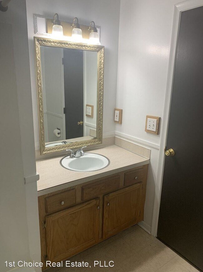 Building Photo - 3 br, 1 bath House - 5523 W. Michigan Ave.