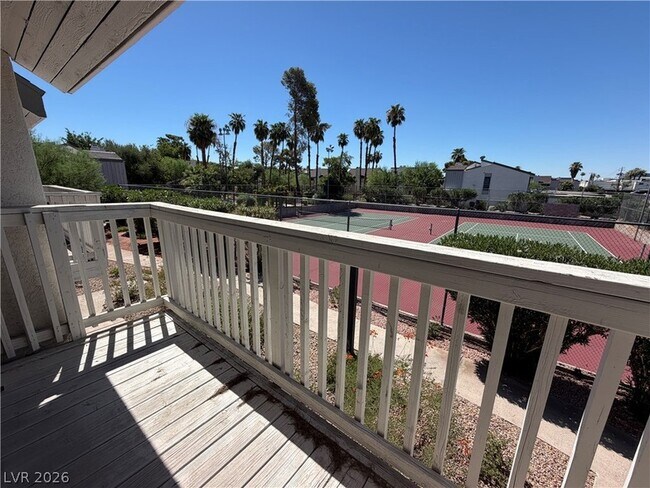 Building Photo - 586 Willow Green Dr