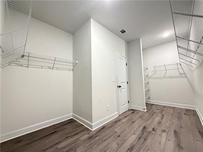 Building Photo - 1545 Dahlia Dr