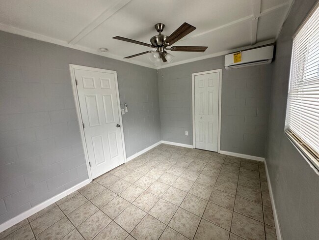 Building Photo - Stinson