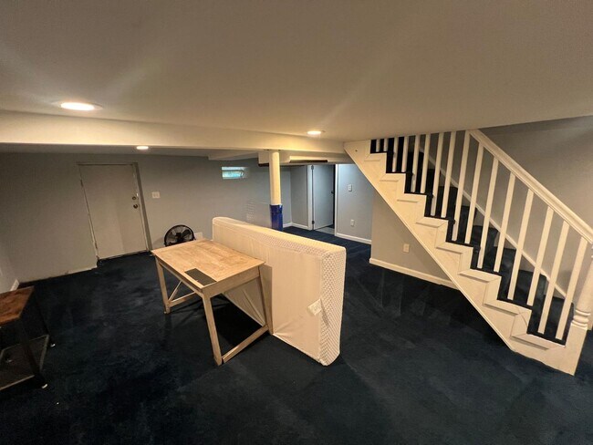 Building Photo - Cozy 3 Bedroom 2 Bath Single Family Home i...