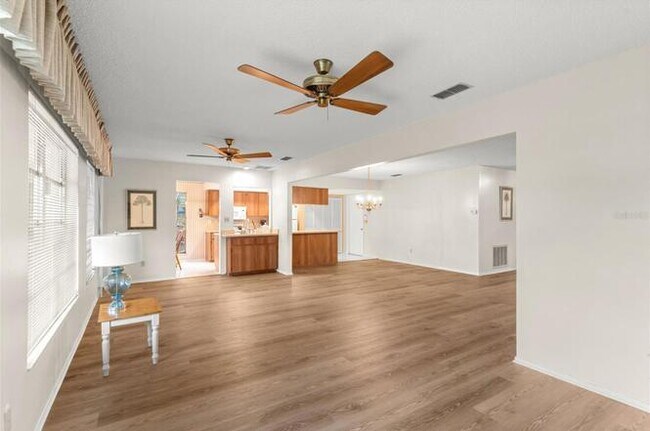 Building Photo - 1218 Gillespie Dr N