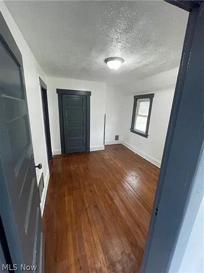 Building Photo - 3 BD/ 2 BA House for Rent in Cleveland!